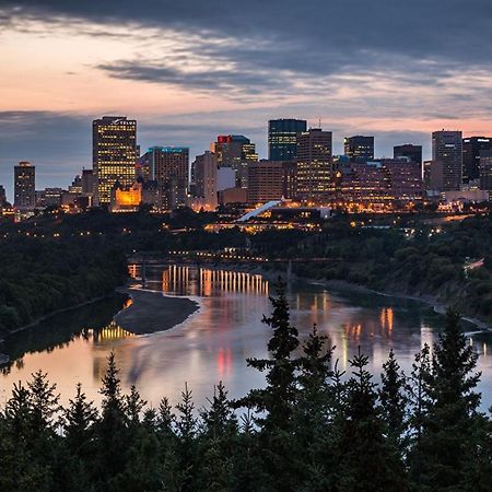 Vibrant Modern Oasis - Free Parking, Netflix, Fast Wi-Fi - Long Stays Welcome Edmonton Exterior foto