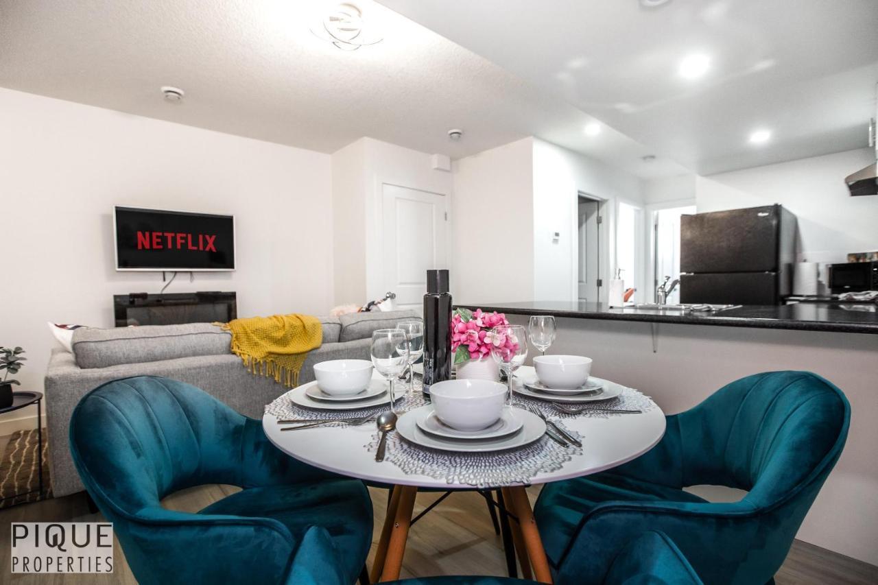 Vibrant Modern Oasis - Free Parking, Netflix, Fast Wi-Fi - Long Stays Welcome Edmonton Exterior foto
