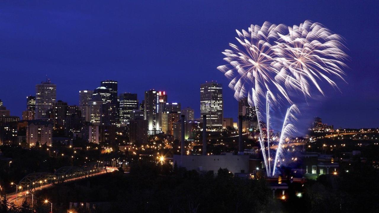 Vibrant Modern Oasis - Free Parking, Netflix, Fast Wi-Fi - Long Stays Welcome Edmonton Exterior foto