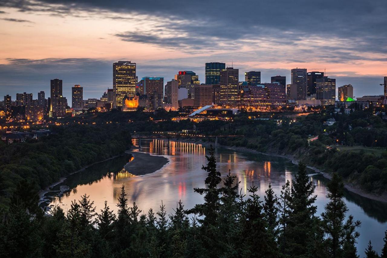 Vibrant Modern Oasis - Free Parking, Netflix, Fast Wi-Fi - Long Stays Welcome Edmonton Exterior foto